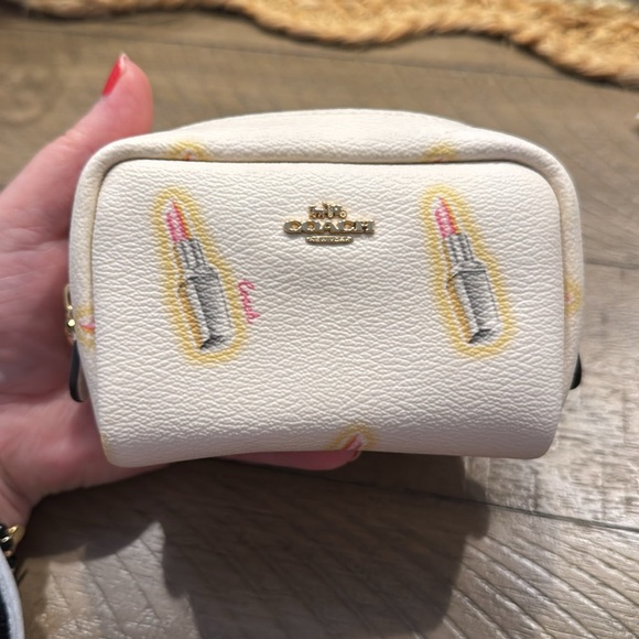 Coach Pouch 🩷 - Picture 6 of 7